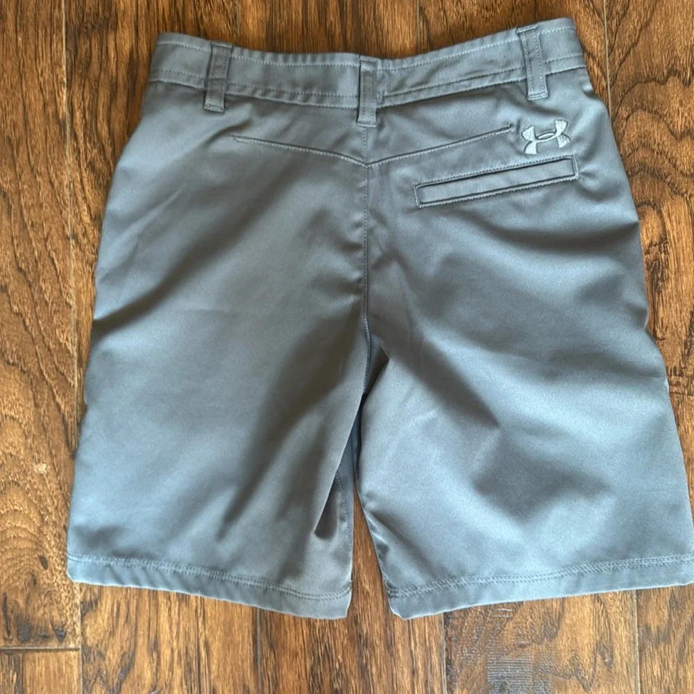 Under Armour Gray Shorts, size 8